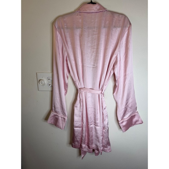 Skims Hotel Satin Shine Robe Baby Pink‎ Size M NWT RARE - Picture 3 of 3